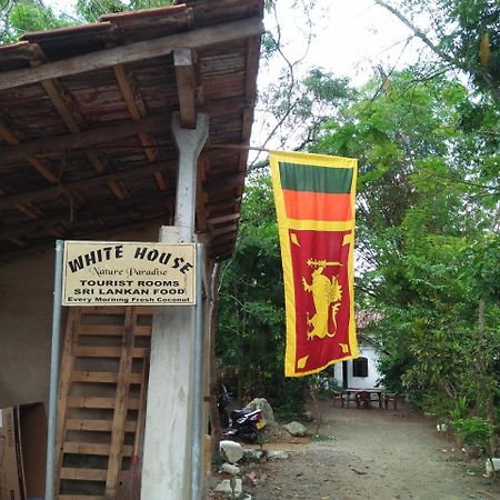 White House Hotel Unawatuna Bagian luar foto