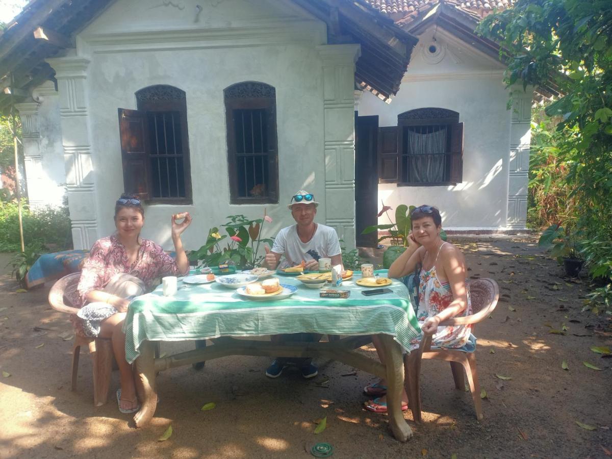 White House Hotel Unawatuna Bagian luar foto