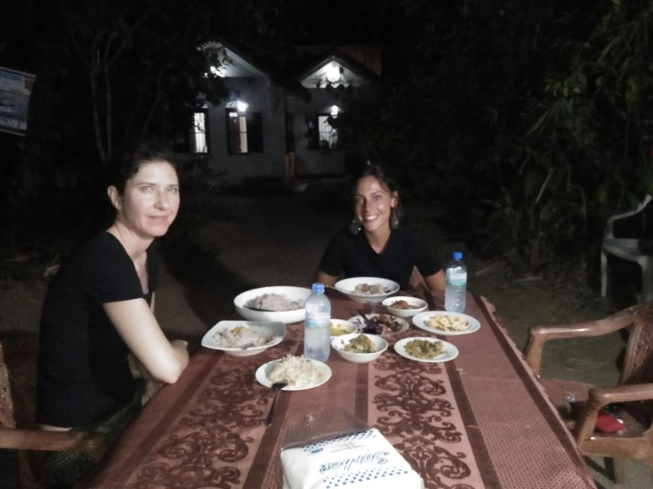 White House Hotel Unawatuna Bagian luar foto