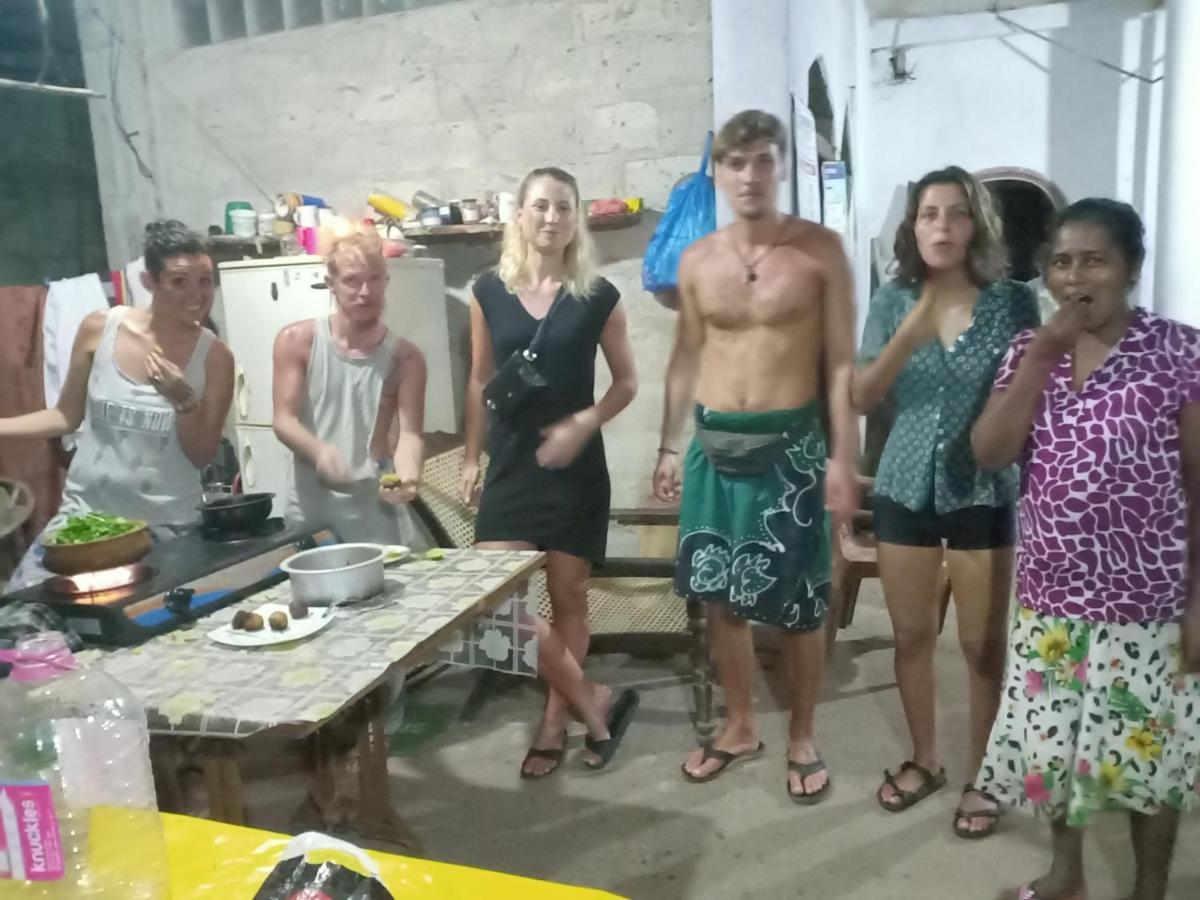 White House Hotel Unawatuna Bagian luar foto