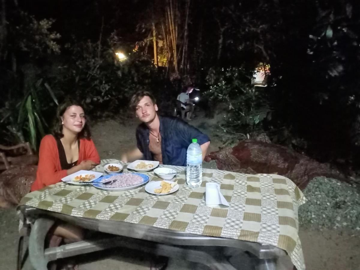 White House Hotel Unawatuna Bagian luar foto